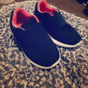 Toddler girl tennis shoe
